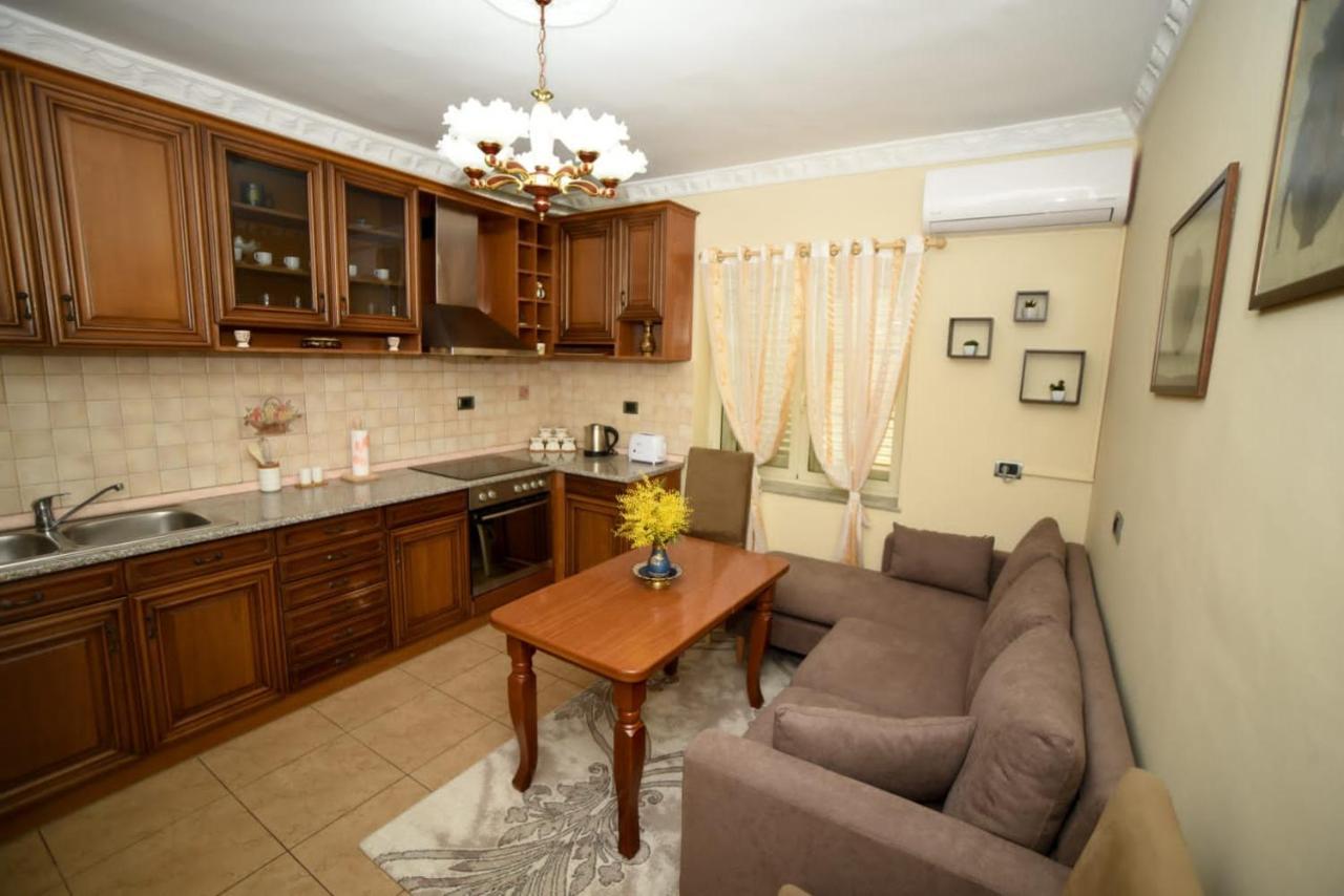 Amli Apartament Lägenhet Tirana Exteriör bild