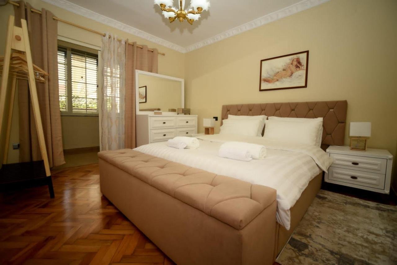 Amli Apartament Lägenhet Tirana Exteriör bild