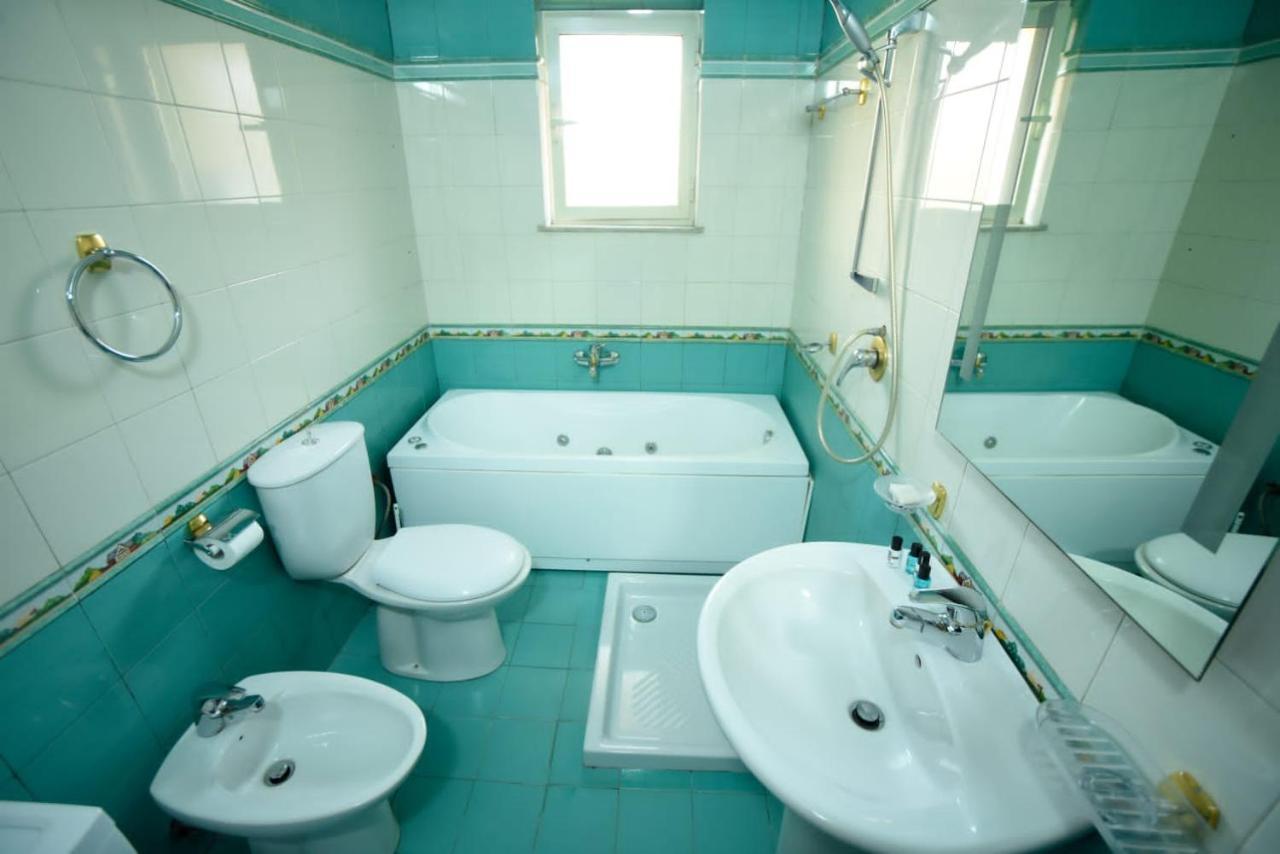Amli Apartament Lägenhet Tirana Exteriör bild
